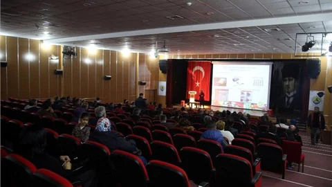 Erdemli Belediyesinden Eğitimcilere Atık Pil Semineri