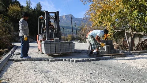 Erdemli Koramşalı’da Hizmet Hız Kesmiyor