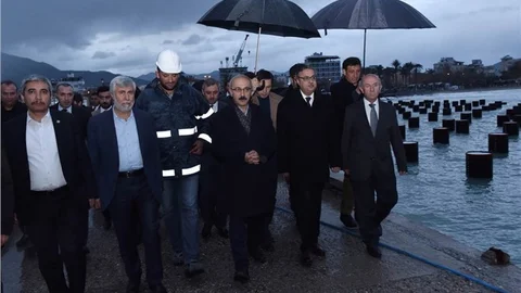 Kalkınma Bakanı Lütfi Elvan Anamur İskelesi’nde İncelemelerde Bulundu