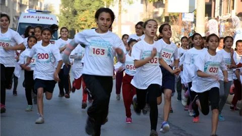 Tarsus'ta Okullar Arası Kurtuluş Koşusu Gerçekleşti