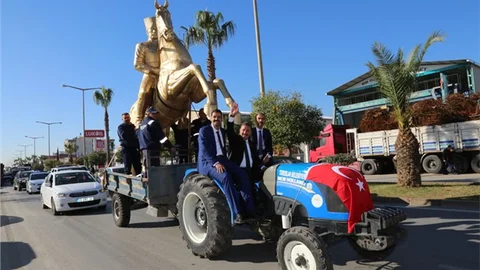 Atatürk’ün Dünya Küresi Üzerindeki 11 Metrelik Heykeli, Toroslar’ı Selamlıyor