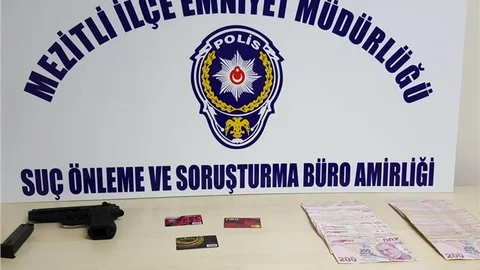 Mersin'de Kendisine Polis Süsü Veren, Dolandırıcılık Olayı Şüphelisi Yakalandı