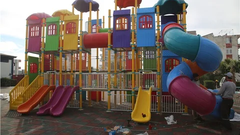 Erdemli Belediyesi Çocukları Sevindirmeye Devam Ediyor