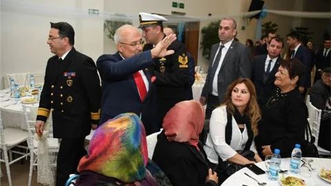 Kurtuluş Gününde Şehit Aileleri, Gaziler ve Gazi Aileleri, Bir Arada