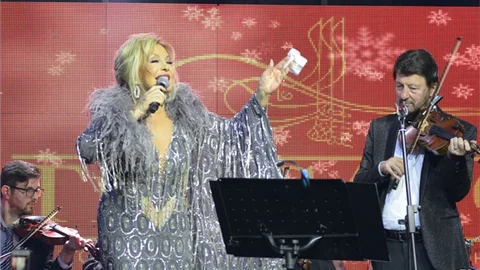 Ünlü Sanatçı Emel Sayın’ı Yeni Yılda Yeni ve Farklı Projelerde Görebilirsiniz