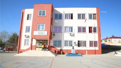 Erdemli Belediye Eğitim Kurumlarına Destek Olmaya Devam Ediyor