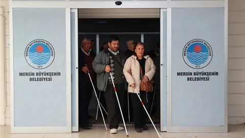 Görme Engellilere Beyaz Baston
