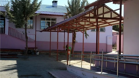 Erdemli'de Okullara Hizmet Sürüyor