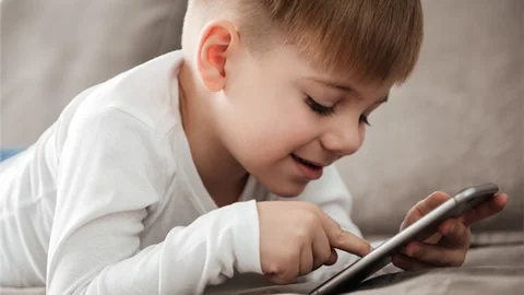 Yarım Saat Ekrana Bakmak, 5 Saat Ders Çalışmaktan Daha Çok Yoruyor