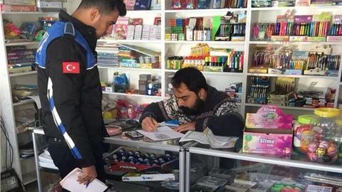 Tarsus'ta Zabıta ve Polis Sahte Karne Ele Geçirdi