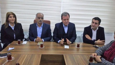 Büyükşehir Belediye A.Adayı Vahap Seçer "Gün Geleceğimize Sahip Çıkma Günüdür"