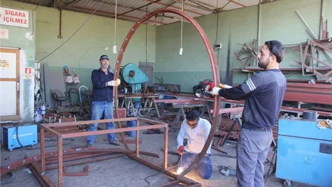 Toroslar Belediyesi Atölyeleri Üretiyor, İlçe Güzelleşiyor