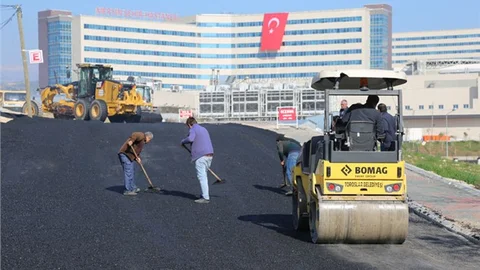 Şehir Hastanesi Güzergahındaki Yol ve Kaldırımları Yeniledi
