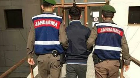 Jandarma 6 Ayrı Suçtan Aranan Şahısı Yakaladı