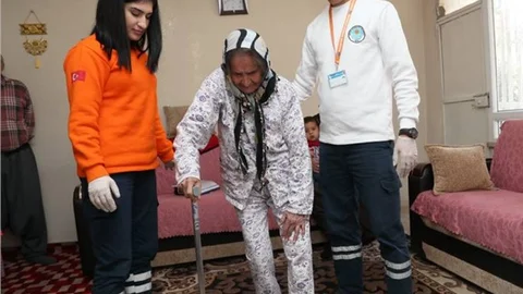 Ayşe Teyze Büyükşehir Sayesinde Yeniden Yürüdü