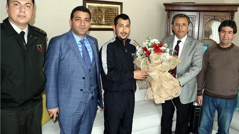 Akdeniz Belediye Başkanı Muhittin Pamuk, Afrin Gazisi’ni Ziyaret Etti