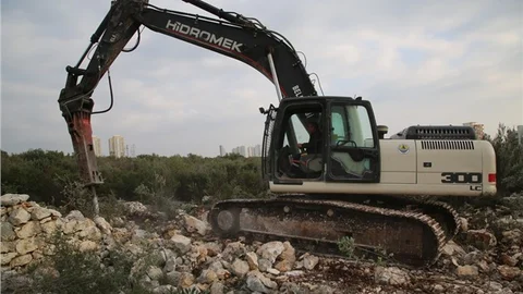 Erdemli Belediyesi Ayaş’ta Yeni Yollar Açıyor