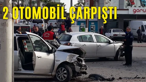Sabah Saatlerinde Trafik Kazası, 2 Otomobil Çarpıştı
