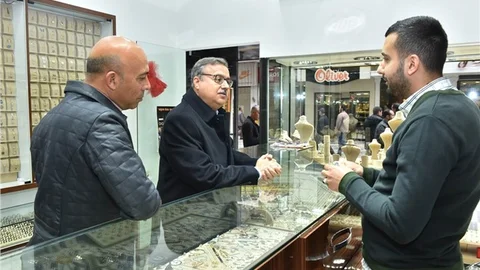 Vali Su, Atatürk ve Silifke Caddelerindeki Esnafı Ziyaret Etti