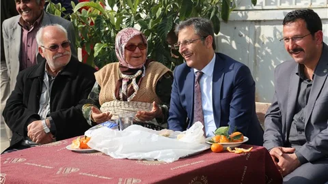 Akdeniz Belediye Başkanı Muhittin Pamuk, Halkın Arasında