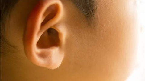 Ağrı Devam Ediyorsa Dikkat! Kulak Ağrısının Altında Yatan 8 Neden