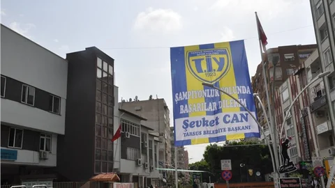 Başkan Can, Tarsus'u TİY Bayraklarıyla Donattı