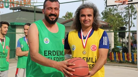 Erdemli'de Sokak Basketbolu Turnuvası