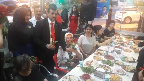 AK Parti Mersin A.Adayı Zeki KABA, Yemekte Teşkilat Tabanı İle Kaynaştı