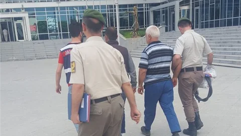 Mazot Hırsızları Kaçmaya Çalışırken Jandarma Aracın Lastikleri Patlatarak Durdurdu