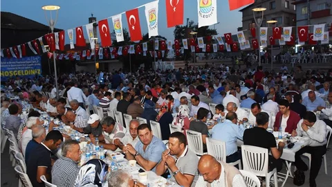 Tarsuslular Ramazan Heyecanını Hz. Danyal Meydanında Yaşadı