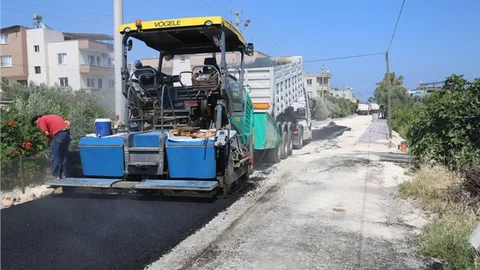 Kargıpınarı Mahallesin’de Sıcak Asfalt Çalışması Devam Ediyor
