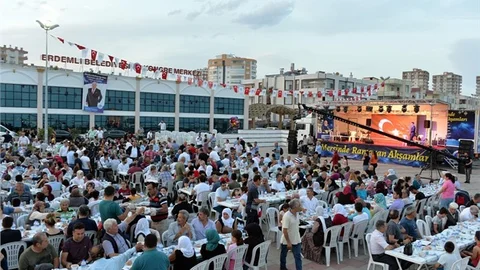 Uçsuz Bucaksız İftar Sofraları Erdemli’de Kuruldu