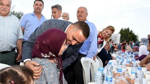 Tarsus Belediyesi'nin İftar Proğramlarına Yoğun İlgi