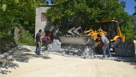 Karahıdırlı Sokakları Parkeyle Donatılıyor