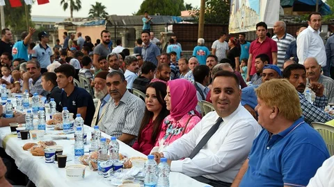 Tarsus Belediyesi Şahin Mahallesi'nde İftar Sofrası Kurdu