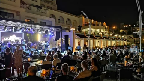 Azka Otel Sahnesi'nde Rober Hatemo Show