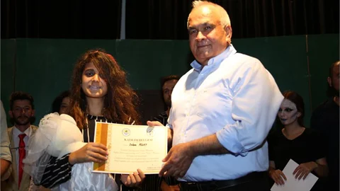 Tiyatro Kursiyerleri Mezun Oldu