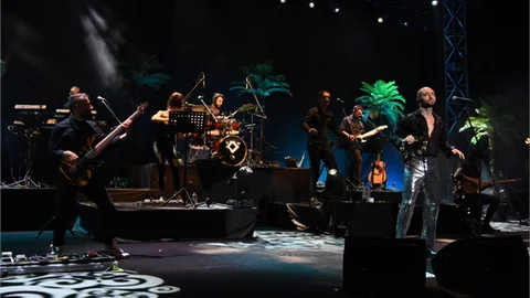 Ayvalık Mabel'i Bağrına Bastı