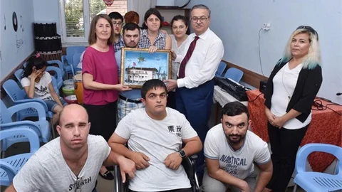 Vali Su SODES Kapsamında Eğitim Gören Zihinsel Yetersiz Kursiyerler ve Aileleriyle Buluştu