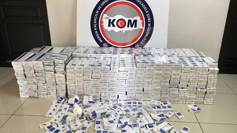 Mersin'de Arama Yapılan Otobüsün Merdiven Bölümünde Gizlenmiş Binlerce Sigara Yakalandı