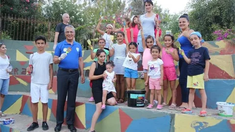 Mersin Mezitli Belediyesi, Mezitli Kent Konseyi İle Birlikte Sahilde Boyama Şenliği Düzenlendi.