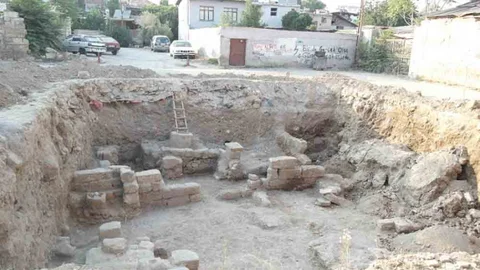 Mersin Tarsus'ta Mimari Kalıntı ve Zemin Döşemesi Bulundu