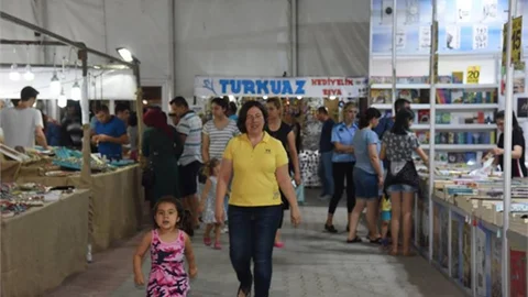 Mersin Anamur İlçesindeki Alışveriş Çadırı Kısa Sürede Binlerce Kişiyi Ağırladı