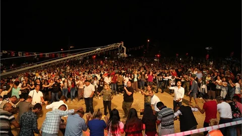 Toroslar’da Yayla Şenlikleri Arslanköy’de Ali Kınık Konseri İle Taçlandı
