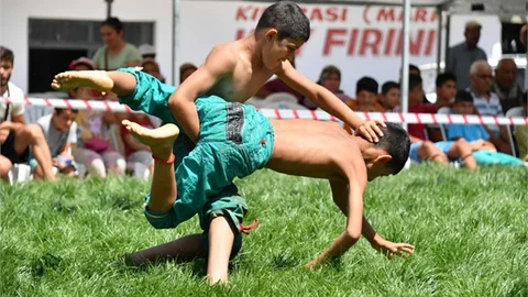 Karakucak Güreşleri Silifke'nin Mara Yaylasında Devam Etti