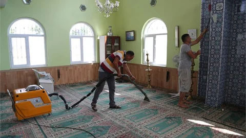 Mersin Erdemli Cami Temizlik Ekibi Hız Kesmiyor