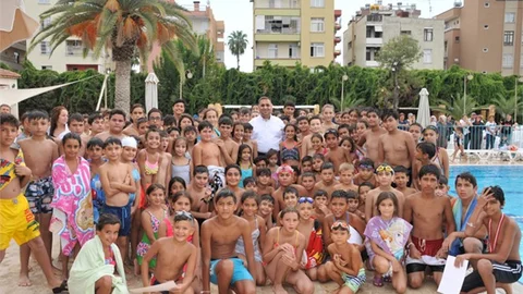 Mersin Tarsus'ta Faaliyet Gösteren, Tarsus Su Parkta Yüzme Kursiyerlerine Sertifika Heyecanı Yaşandı