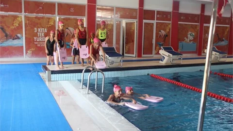 Mersin İl Emniyetten "Birlikte Bir Yıl 2018 Projesi", Spor Kıyafetleri ve Spor Malzemeleri De Projeden