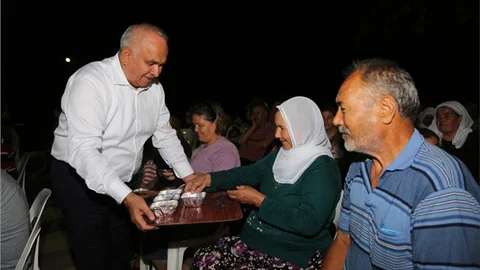 Mersin'de Gönüllerin Buluştuğu Aşure Programı Devam Ediyor