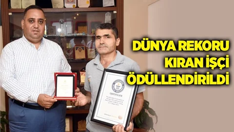 Mersin'de Dünya Rekoru Kıran Belediye İşçisi Başkan Can Tarafından Ödüllendirildi